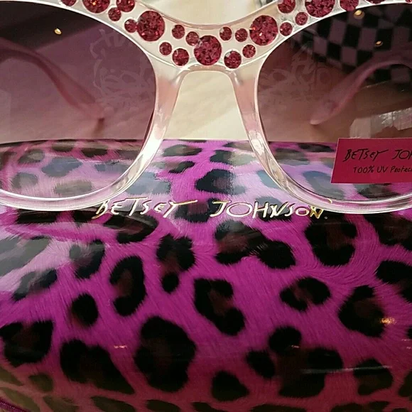 Betsey Johnson Sunglasses & Case - Picture 2 of 3